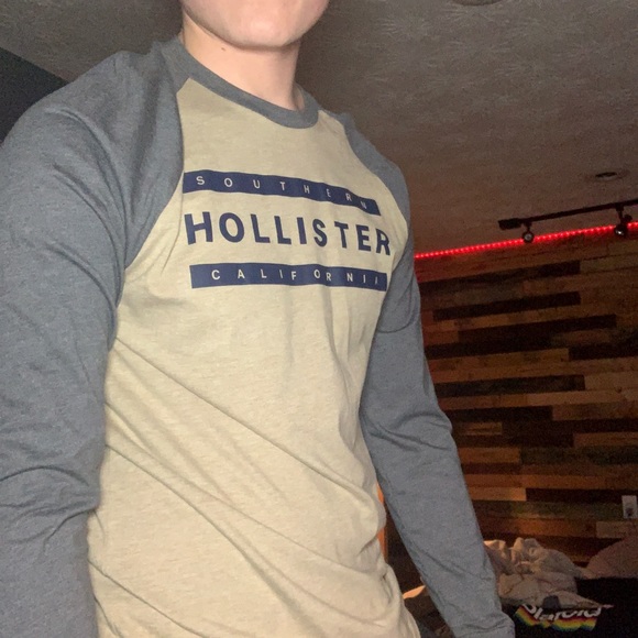 Hollister Long Sleeve - Picture 2 of 3